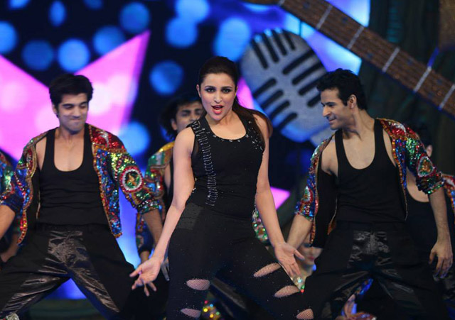 Parineeti Chopra performs at 'IIFA Awards 2015' Parineeti Chopra performs at 'IIFA Awards 2015'
