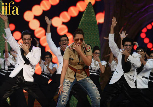 Sonakshi Sinha performs at 'IIFA Awards 2015'
