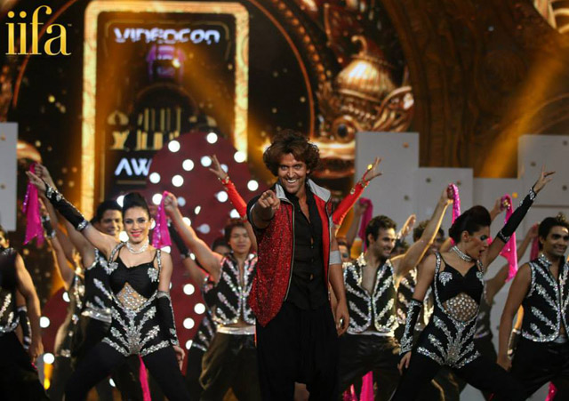 Hrithik Roshan performs at 'IIFA Awards 2015'