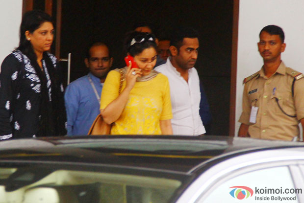 Mannyata Dutt Snapped at Airport.
