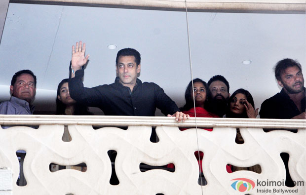Salman Khan with his family members waves to his fans who came to greet him on occasion of Eid al-Fitr