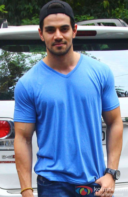 Sooraj Pancholi snapped in bandra