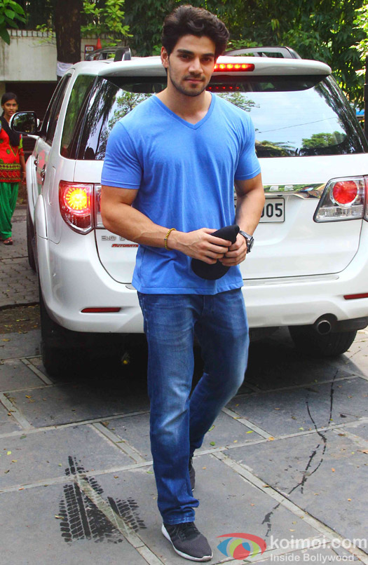 Sooraj Pancholi snapped in bandra