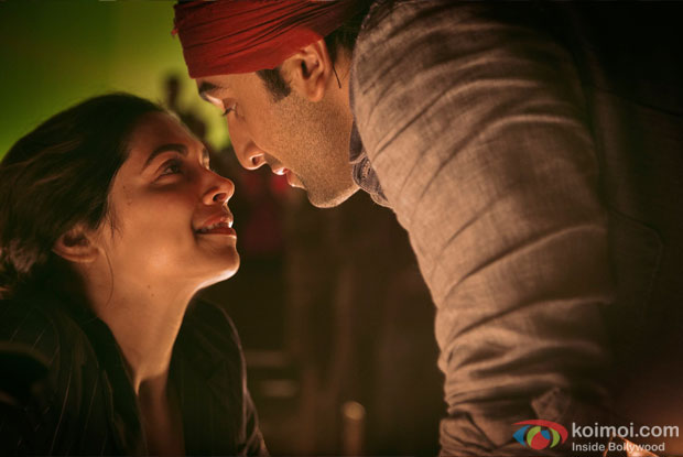 Deepika Padukone and Ranbir Kapoor in Tamasha Movie Stills Pic 4