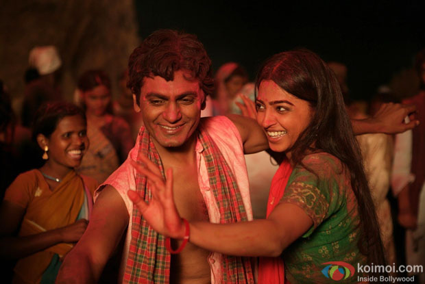 Nawazuddin Siddiqui and Radhika Apte in a still from movie 'Manjhi - The Mountain Man'
