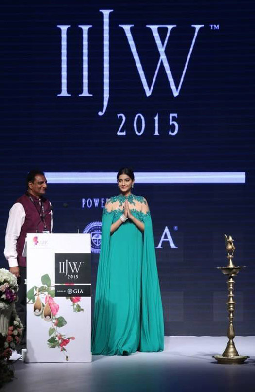 Sonam Kapoor Walks on Ramp of IIJW 2015