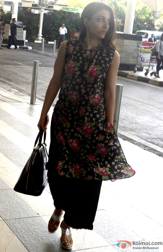 Soha Ali Khan Snapped At Airport