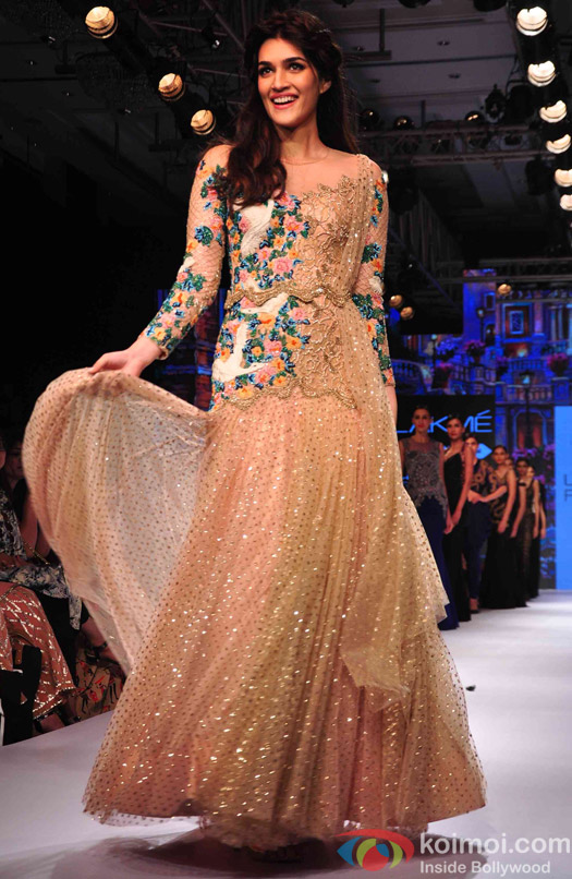 Kriti Sanon walks the ramp during the Lakme Fashion Week Winter Festive 2015