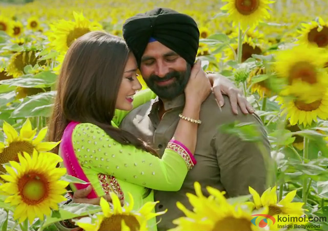 Amy Jackson and Akshay Kumar in a still from movie 'Singh Is Bliing'