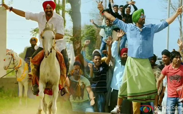 Akshay Kumar in a 'Tung Tung Baje' song still from movie 'Singh Is Bliing'