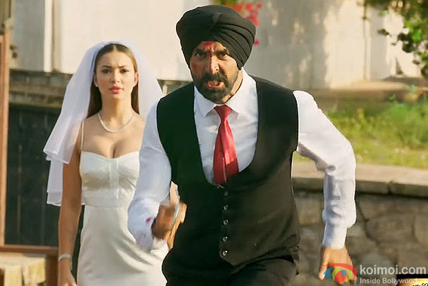 Amy Jackson and Akshay Kumar in a still from movie singh is bling