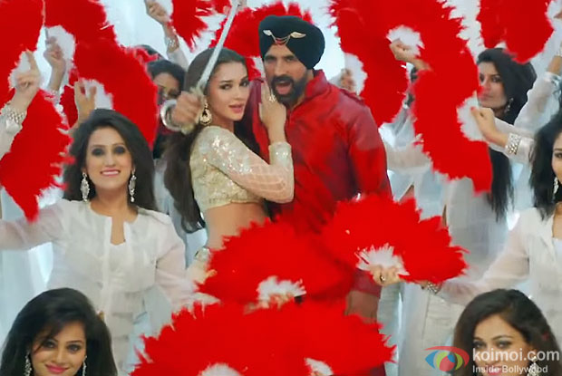 Akshay Kumar & Amy Jackson in the still from the film 'Singh Is Bliing'
