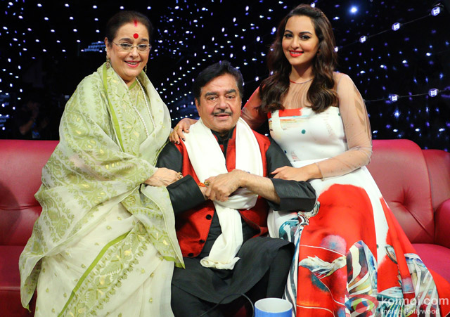 Poonam Sinha, Shatrughan Sinha and Sonakshi Sinha during the Indian Idol Junior Grand Finale