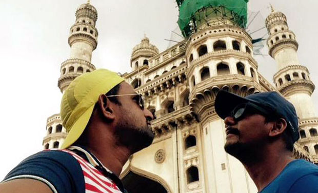 'Dilwale' team roll their camera at Charninar, Hyderabad