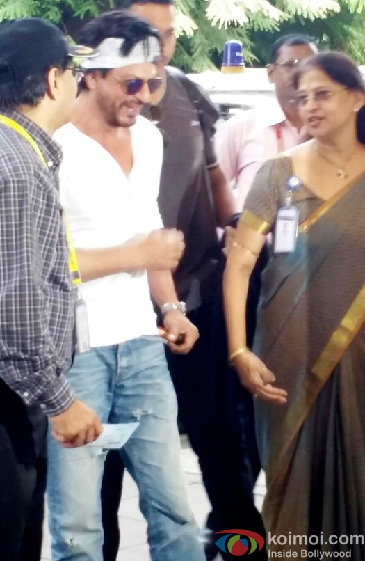 Shah Rukh Khan Snapped At Airport