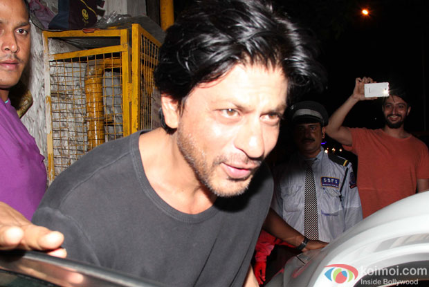 Shah Rukh Khan spotted at olive bar in bandra