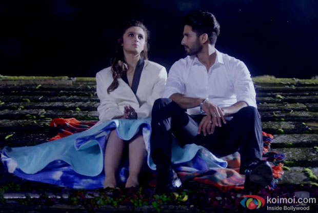 Alia Bhatt and Shahid Kapoor in a 'Neend Na Mujhko Aaye' song still from 'Shaandaar'
