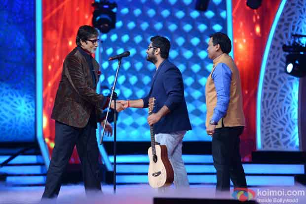 Amitabh bachchan and Arijit Singh during the first look launch of Aaj Ki Raat Hai Zindagi