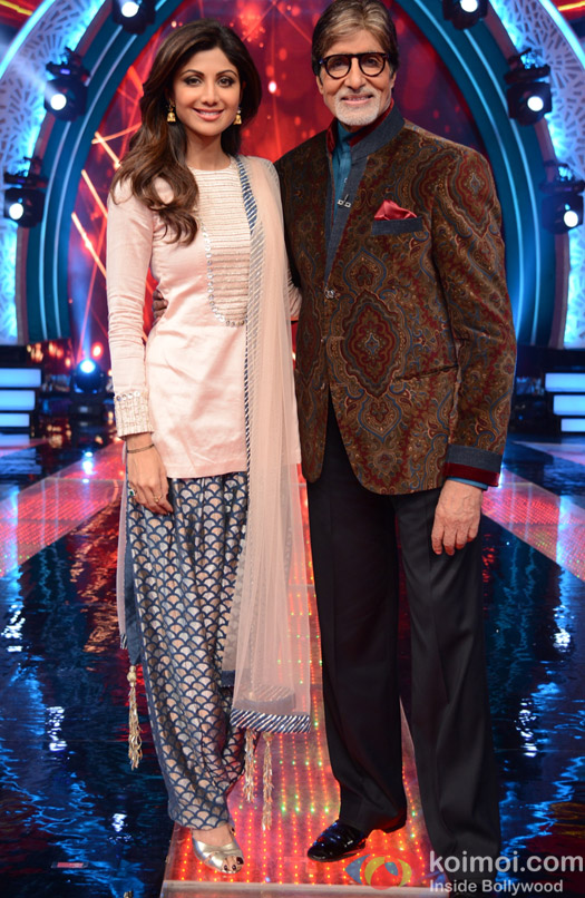 Shilpa Shetty and Amitabh bachchan during the first look launch of Aaj Ki Raat Hai Zindagi