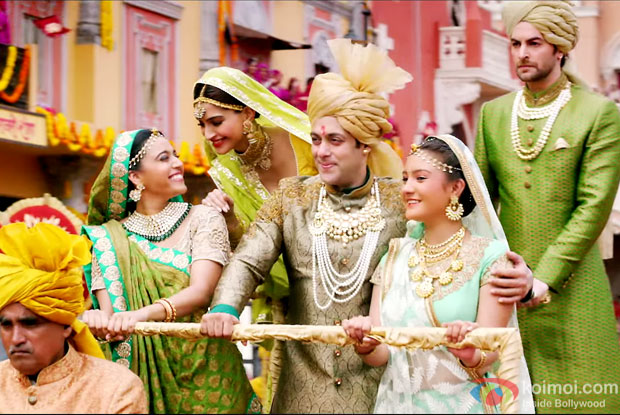 Sonam Kapoor, Salman Khan and Neil Nitin Mukesh in a still from movie 'Prem Ratan Dhan Payo'