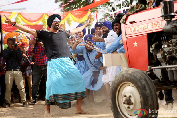 Akshay Kumar in a still from movie 'Singh Is Bliing'