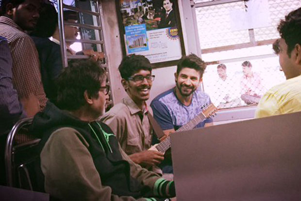 Amitabh Bachchan travel in local train