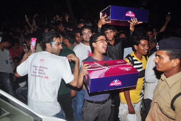 Fans outside Shah Rukh Khan's residence 'Mannat' to greet and wish him 50th birthday
