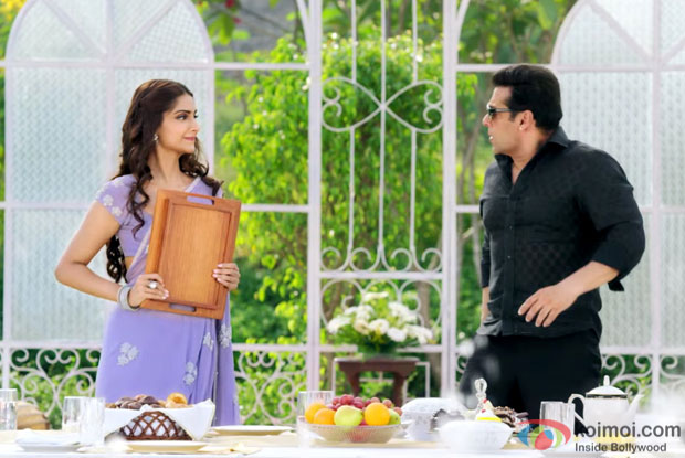 Sonam Kapoor and Salman Khan in a still from 'Prem Ratan Dhan Payo'