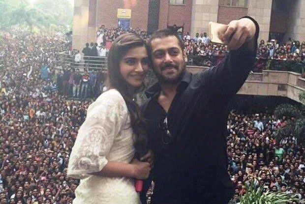 Salman Khan-Sonam Kapoor Click Selfies At Noid Promotions Of PRDP 