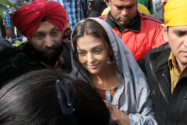 Aishwarya Rai Bachchan shoots for 'Sarbjit' at Golden Temple