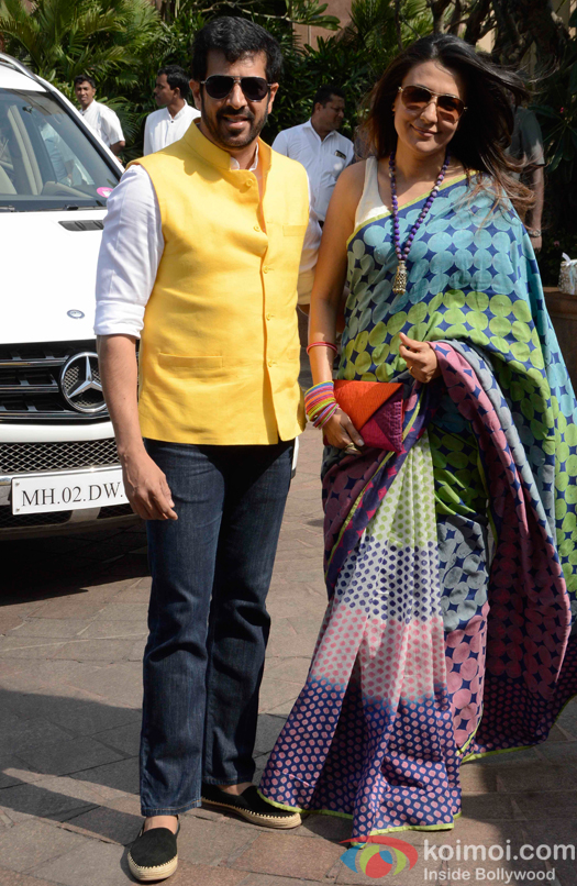  Kabir Khan with his wife Mini Mathur during Arpita Khans baby shower ceremony