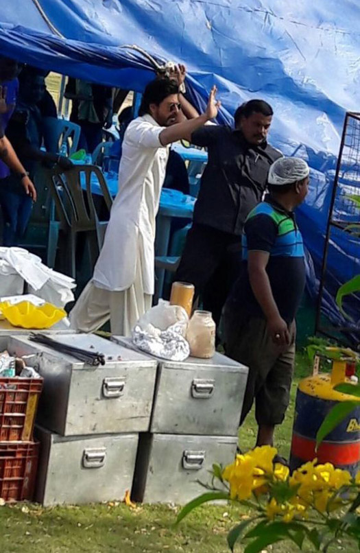 Shah Rukh Khan's Gujarat Shoot For Raees