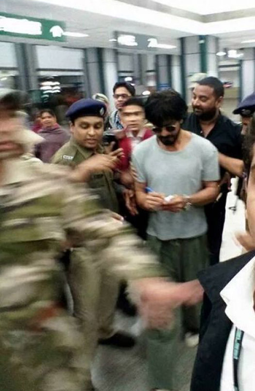 Shah Rukh Khan's Gujarat Shoot For Raees