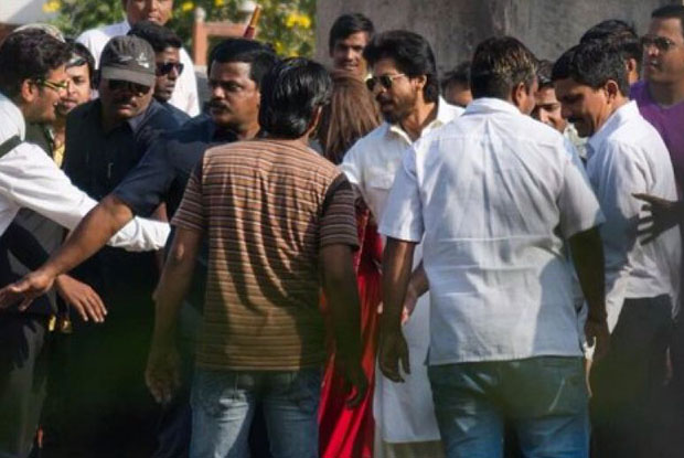 Shah Rukh Khan's Gujarat Shoot For Raees