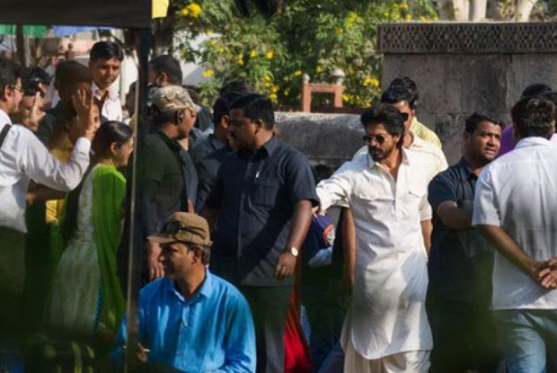 Shah Rukh Khan's Gujarat Shoot For Raees