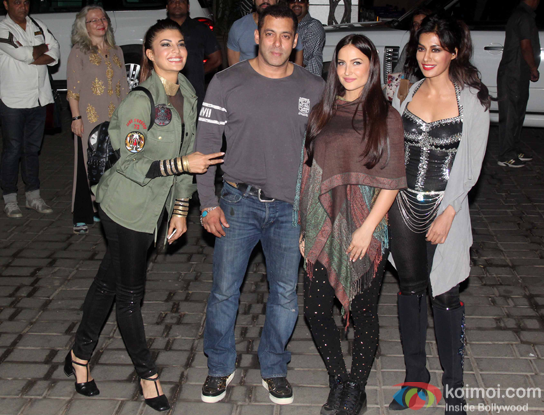 Salman Khan along with Jacqueline fernandez, Elli avram and Chitrangada singh spotted at mumbai airport