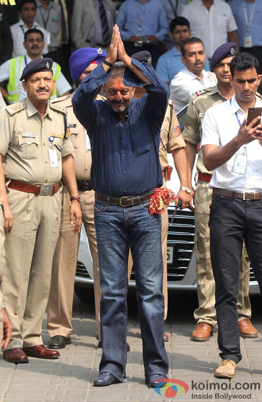 Sanjay Dutt released from Yerawada Central Jail 