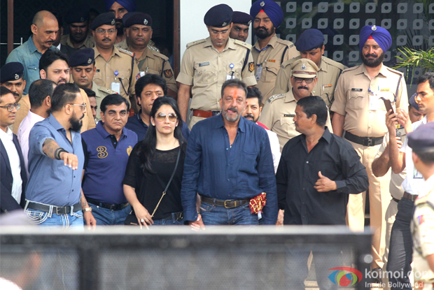Sanjay Dutt released from Yerawada Central Jail 