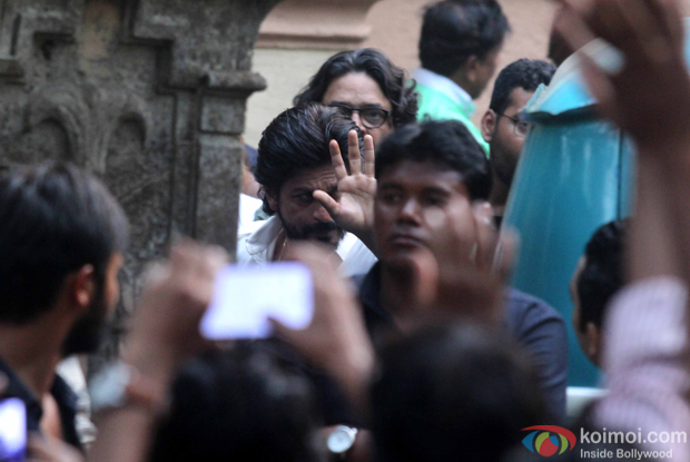 Shah Rukh Khan spotted during the shoot Raees