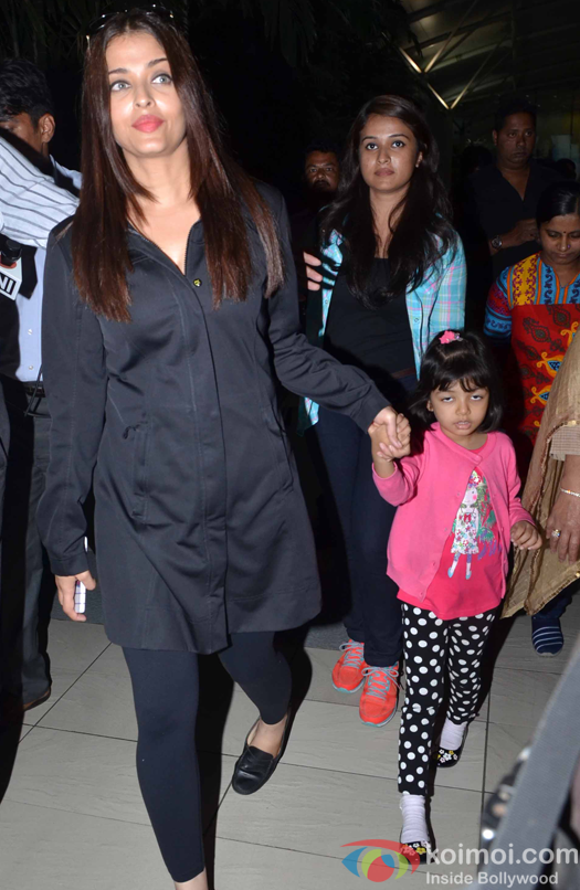 Aishwarya Rai Bachchan and Aaradhya Bachchan Spotted At Airport