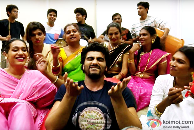 Arjun Kapoor Sings 'Hil Pori Hila' With The Famous Transgender Singers