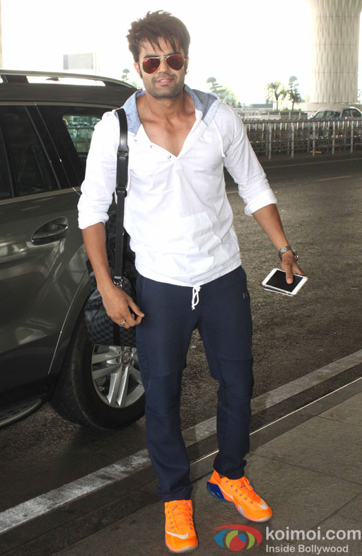 Manish Paul leaves for The Times of India Film Awards