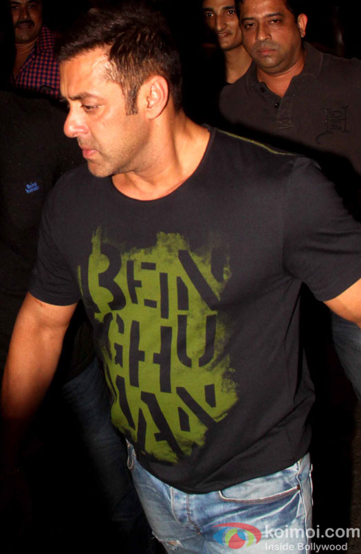 Salman khan Spotted At Airport