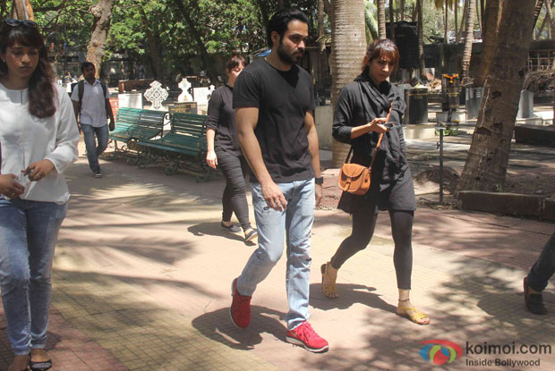 Emraan Hashmi during the funeral of his mother Maherahh Hashmi