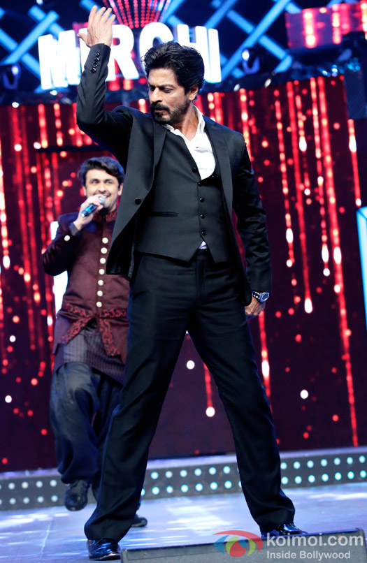 Shah Rukh Khan performing at 8th Mirchi Music Awards