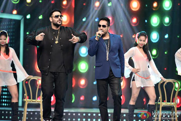 Badshah and Mika Singh performing at 8th Mirchi Music Awards