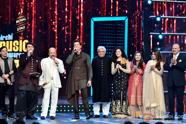 Salim Khan, Sonu Nigam, Rajesh Roshan, Hrithik Roshan, Javed Akhtar, Palak Muchhal, Sadhna Sargam and Rakesh Roshan at 8th Mirchi Music Awards