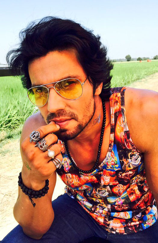 Catch Randeep Hooda's First Look In Yeh Laal Rang