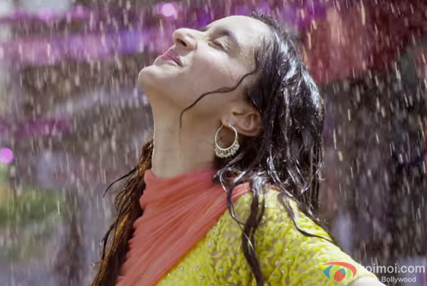 Shraddha Kapoor in a Sab Tera song still from Baaghi