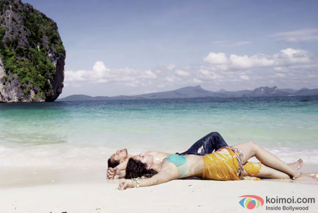 Tiger Shroff and Shraddha Kapoor in a Sab Tera song still from Baaghi